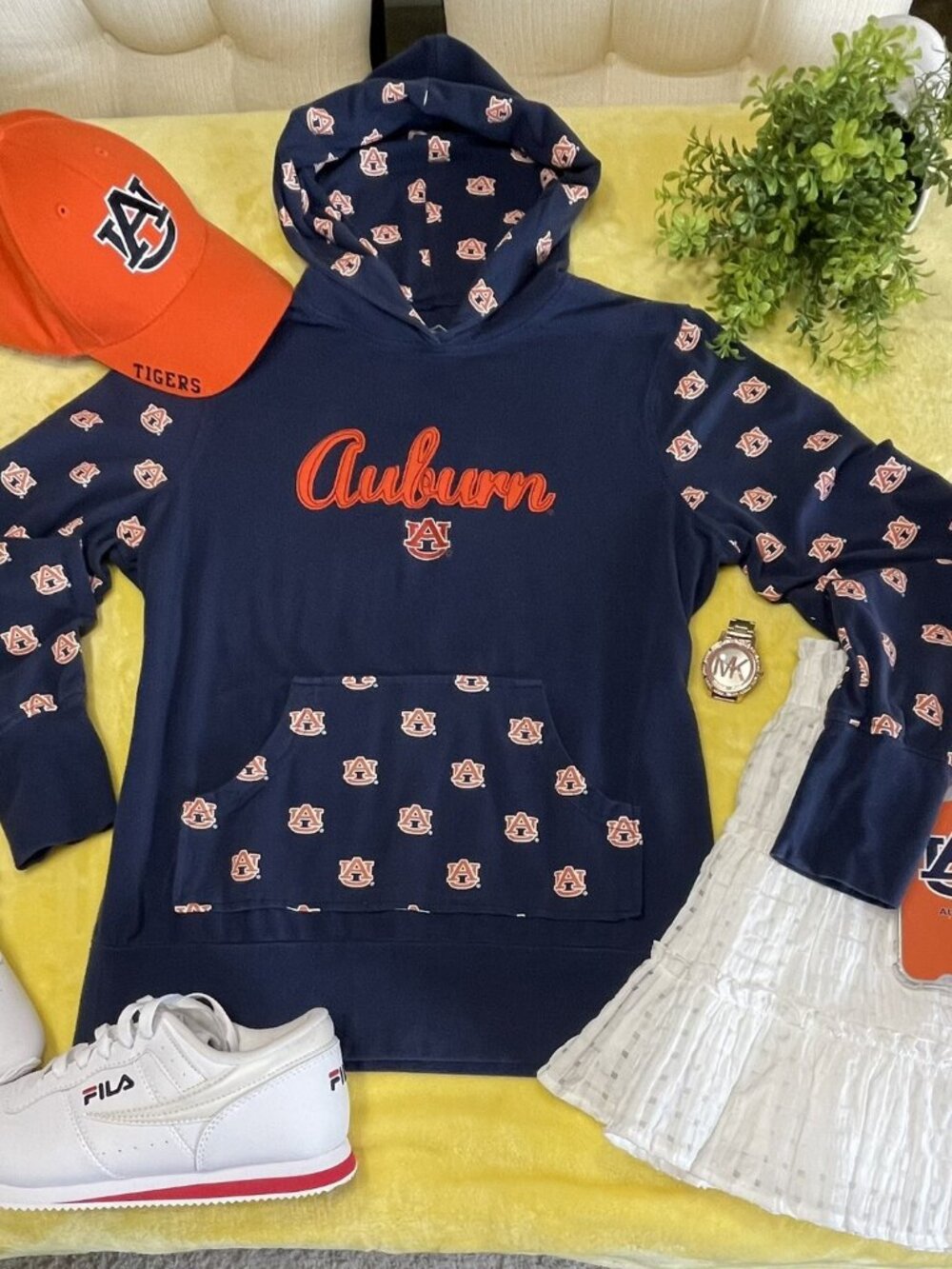 Auburn Tigers Team Logo Arch womenâs Hoodie Navy, Size M but it's Small.S